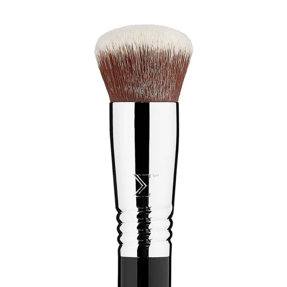 Sigma Beauty - F82 ROUND KABUKI™ BRUSH - Picture 1 of 4